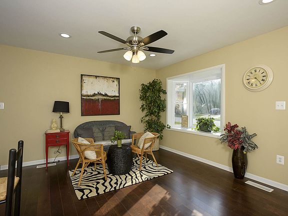 LIVING ROOM VIEW 3