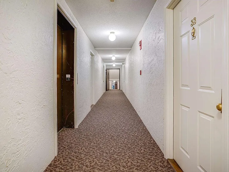 19 Country Club Dr — Photo 11
