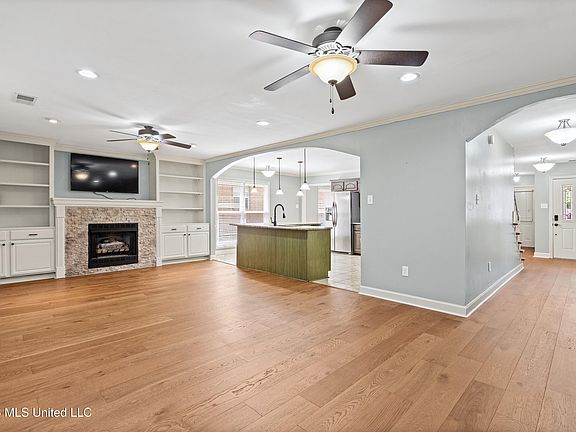 5th image of 538 Fairway Oaks Dr
