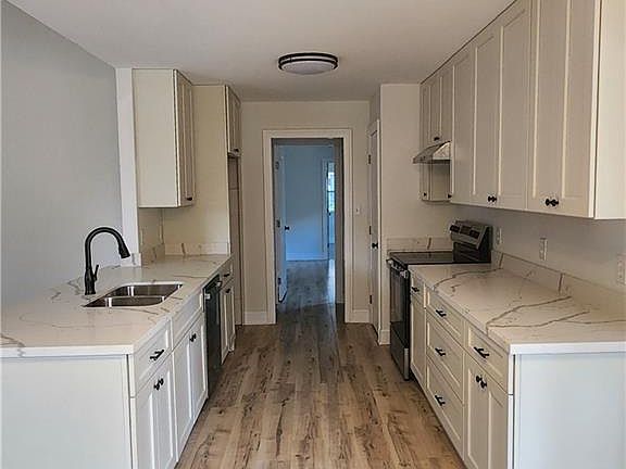 5th image of 910 W Lakeshore Dr