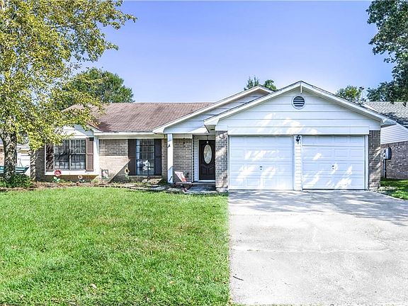 2nd image of 408 W Lake Catahoula Ct