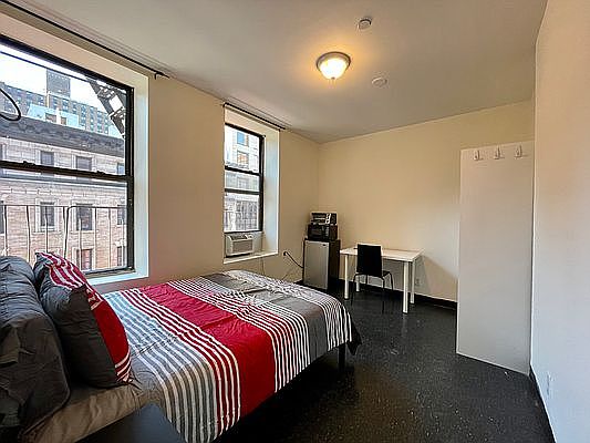 5th image of 201 W 95th St APT 404