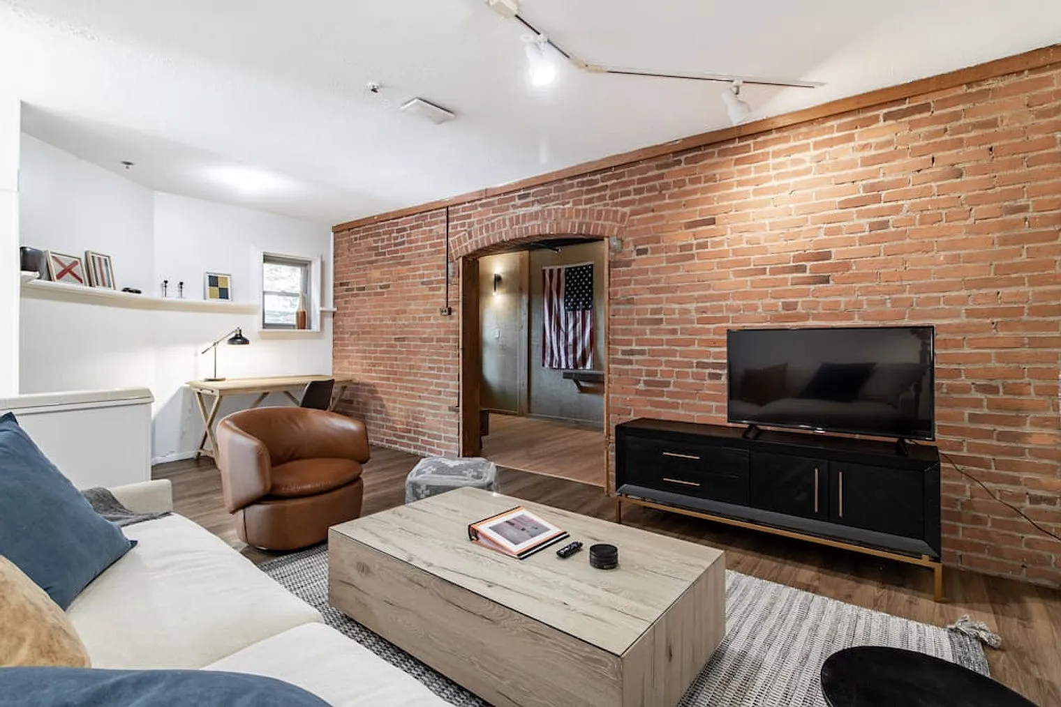 3 bed, 3.0 bath, 1496 sqft, $4,640 — Photo 1