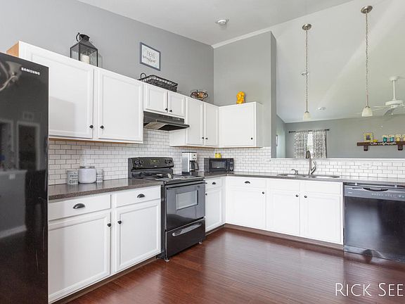 2nd image of 14640 Ivorystone Dr NE