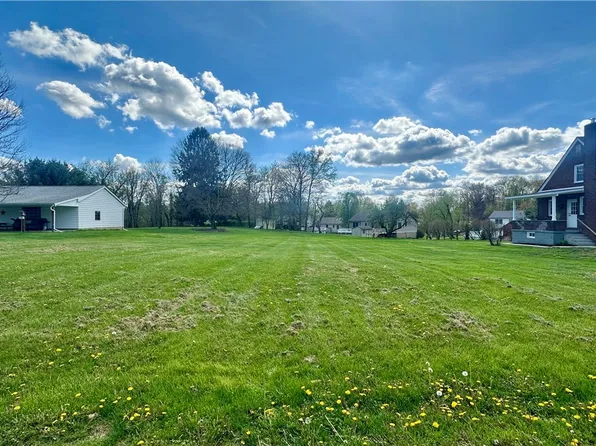 24 Tuscarawas Rd, Beaver, PA 15009