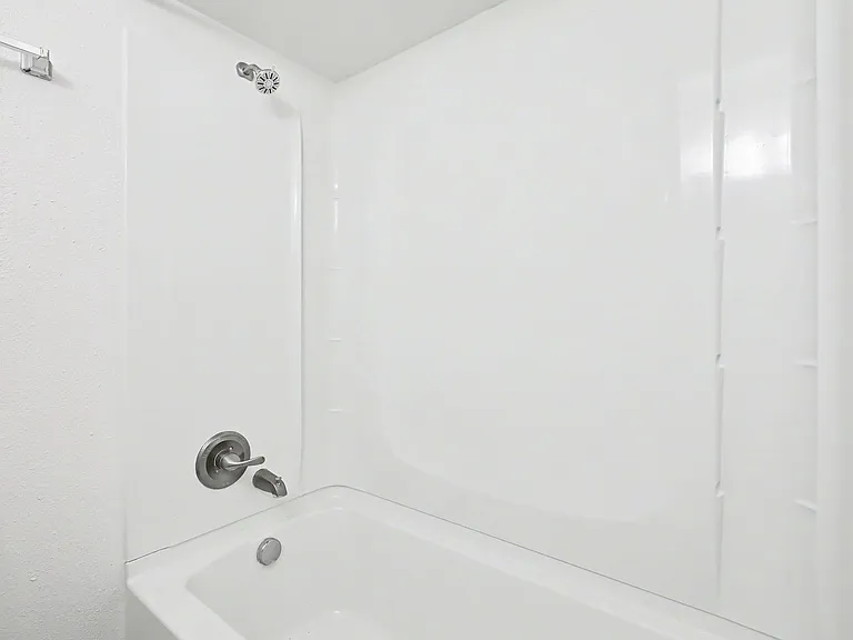 Chestnut Apartments — Photo 15