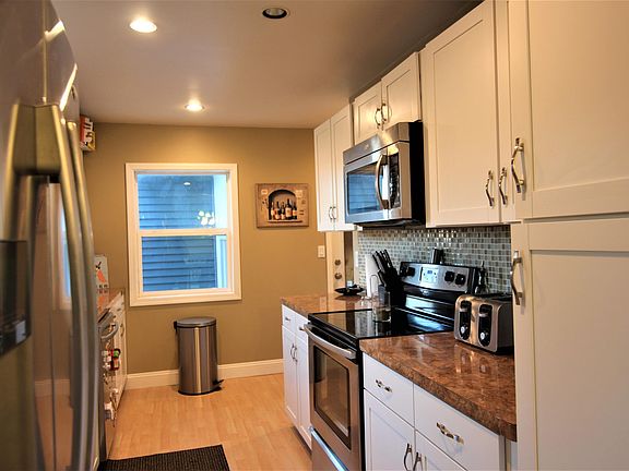 5th image of 2242 Charles Ave