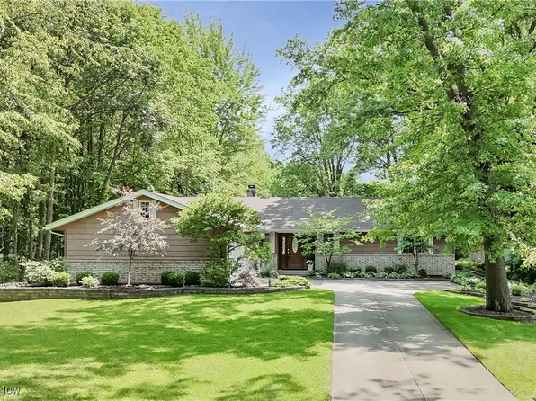 9127 Fair Meadow Pl, Strongsville, OH 44149