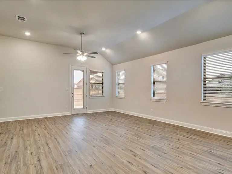 737 Groudsel Ave — Photo 5