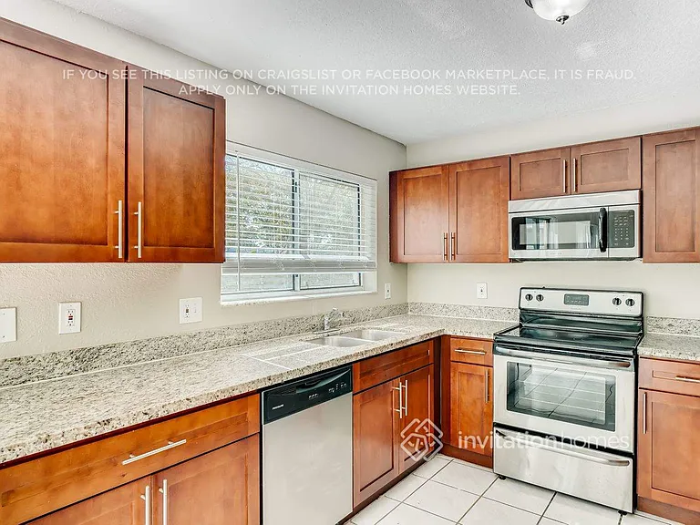 13776 SW 145th Ter — Photo 3