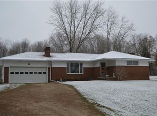 5277 Hattrick Rd, Ravenna, OH 44266