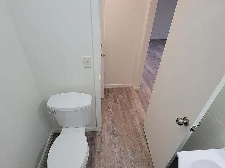 521 E Jefferson St — Photo 17