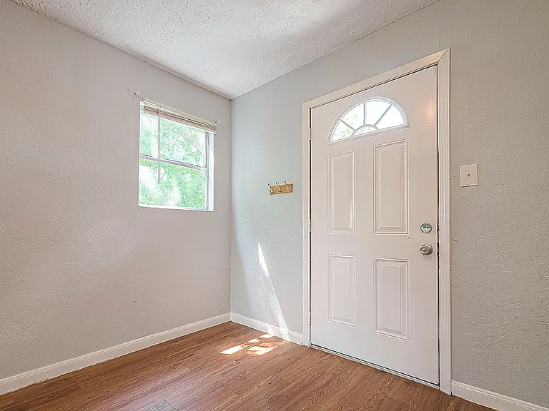 4810 Carmen St — Photo 7