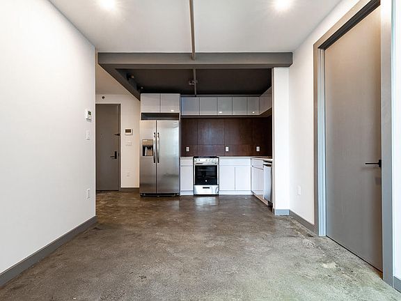 3rd image of 410 Tompkins Ave #4J