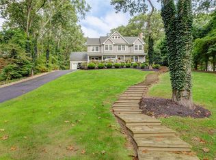 53 Churchill Ln, Smithtown, NY 11787