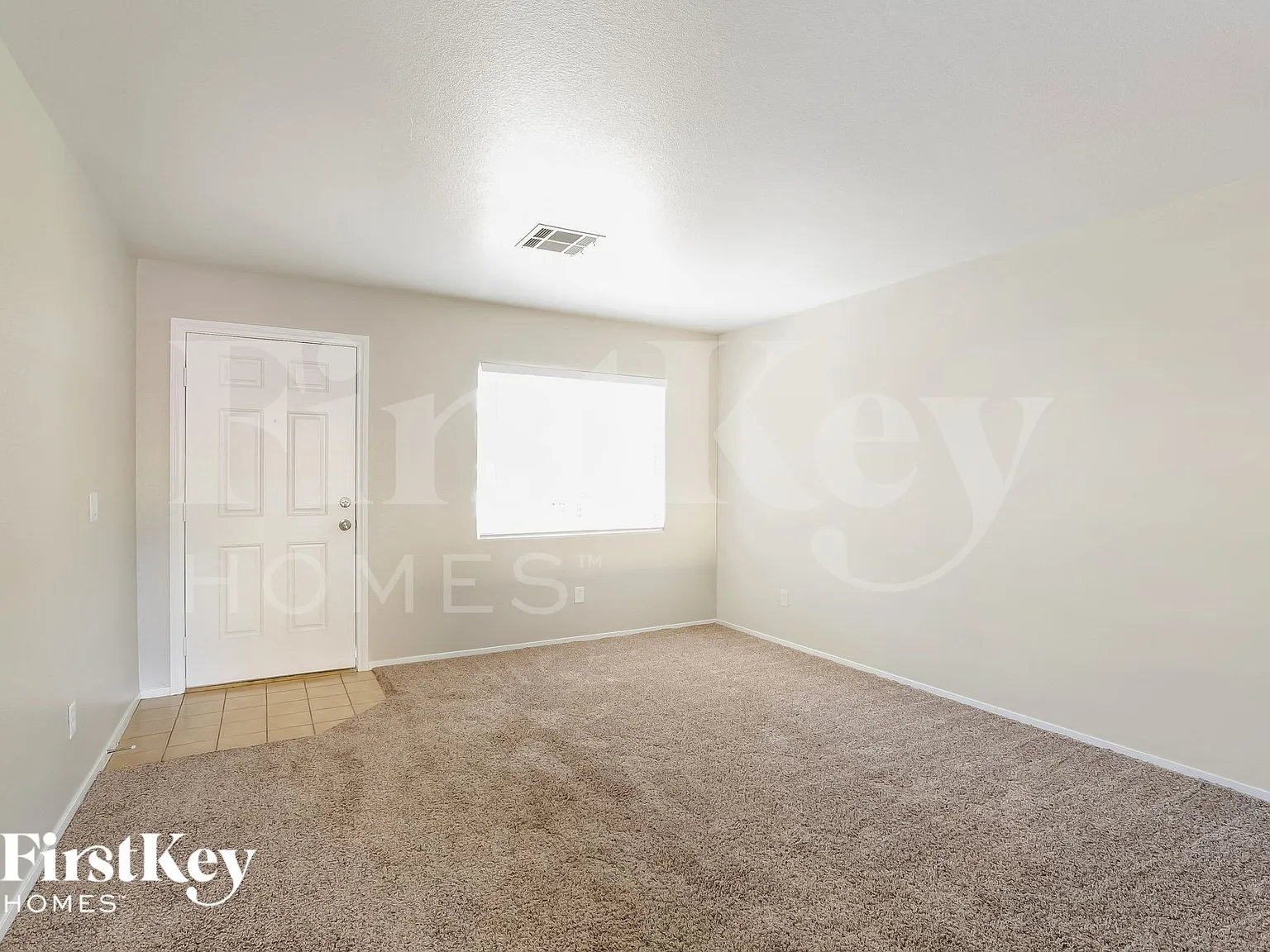 3 bed, 2.5 bath, 1372 sqft, $2,035 — Photo 3