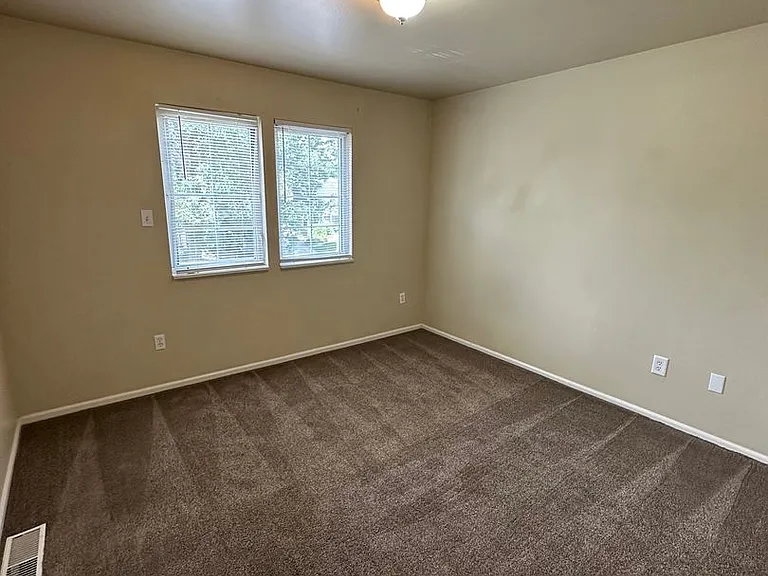 303 Hacienda Ct — Photo 10