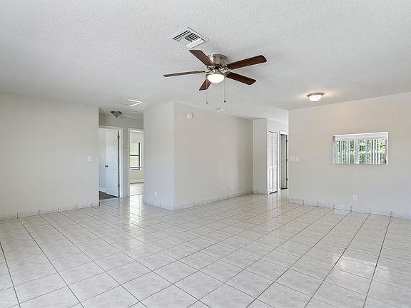 3rd image of 7377 Palmdale Drive