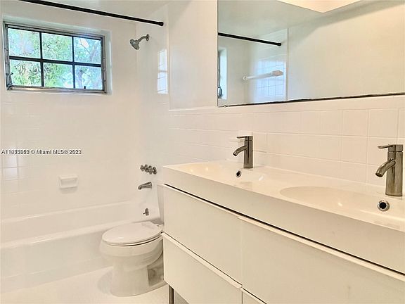 4th image of 12150 NE 19th Ave APT 8