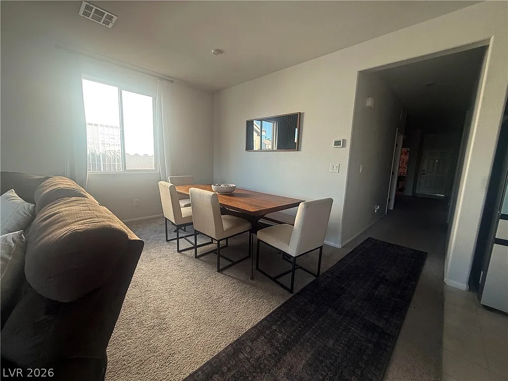 3 bed, 2.0 bath, 1779 sqft, $2,600 — Photo 3