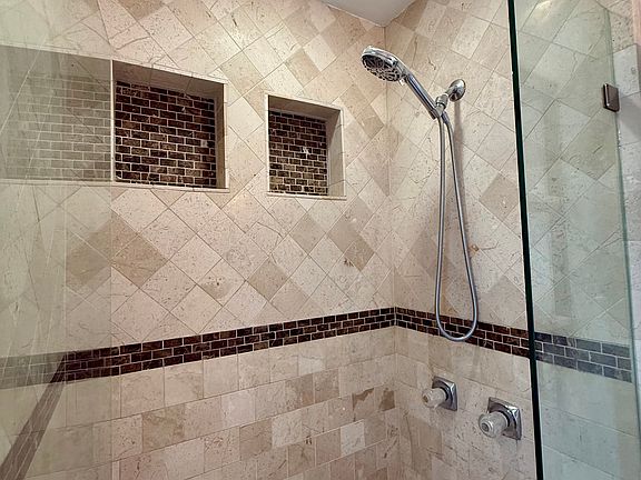 4th image of 143 Jackson Ave #143