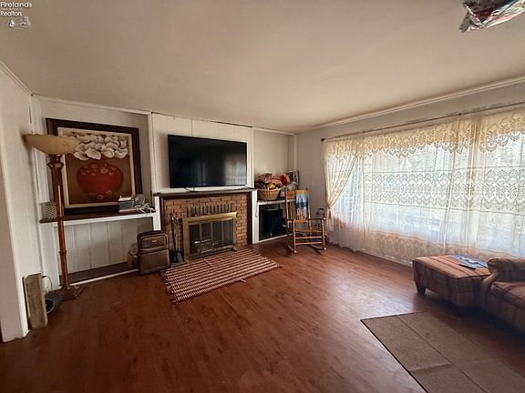 4th image of 1807 Mills St