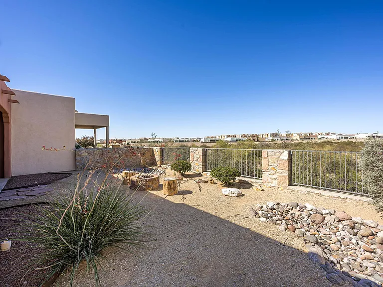 4405 Levante Dr — Photo 34