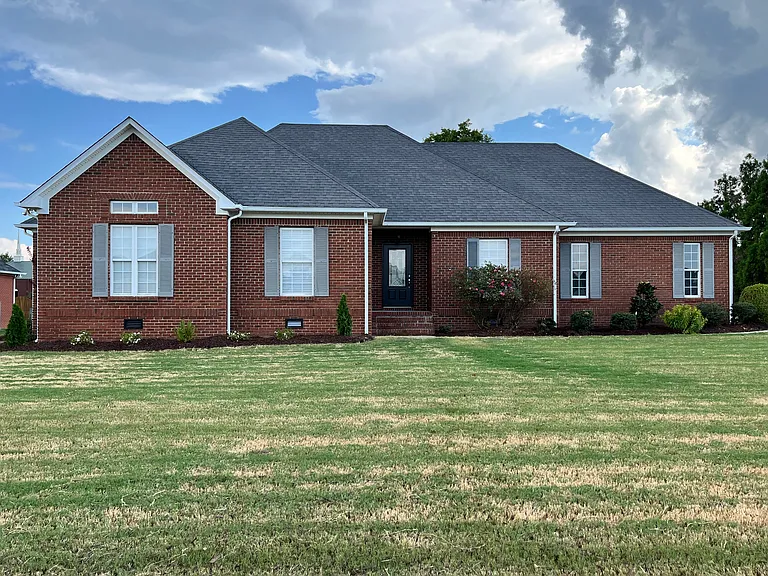 17916 Remington Dr — Photo 1