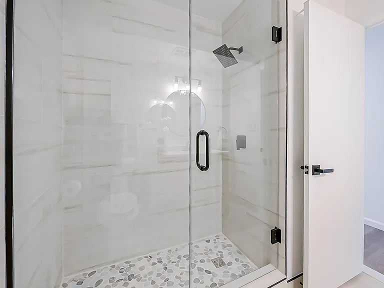 All New Luxury Living In Plymouth — Photo 57