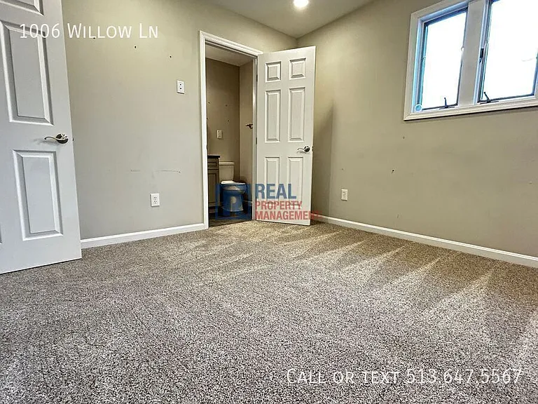 1006 Willow Ln — Photo 10