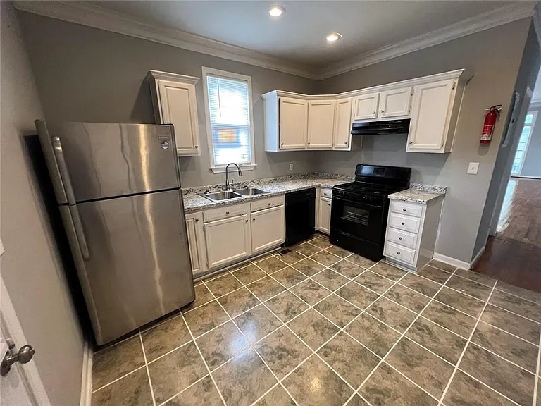 699 Smith St SW — Photo 8