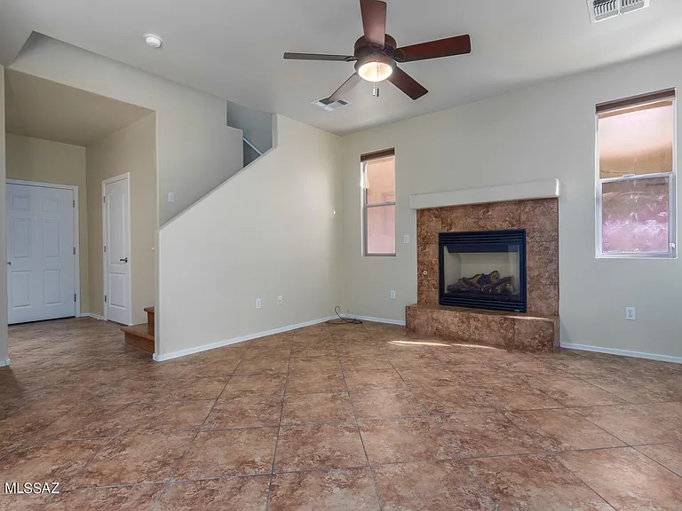 1599 W Homecoming Way — Photo 4