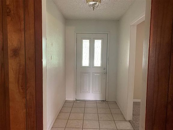 2nd image of 1101 Chapel Ln