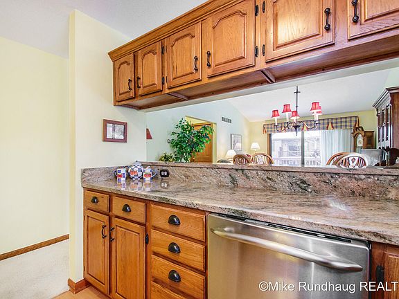 4th image of 626 Bradford Pl NE