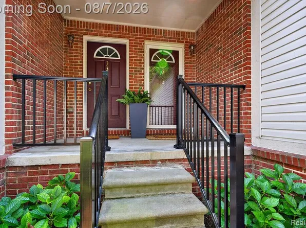 3383 Baldwin Woods Dr, Lake Orion, MI 48359