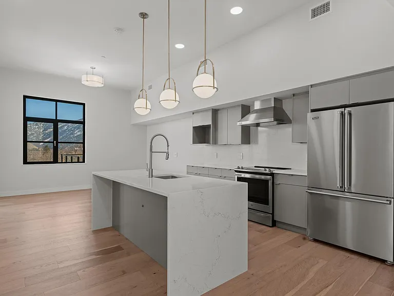 265 S 4th St E #407 — Photo 3