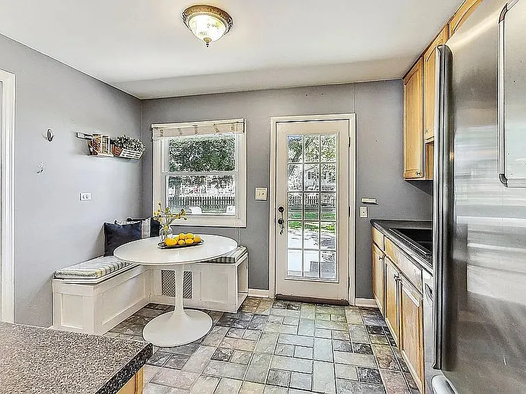 318 W Hackberry Dr — Photo 5