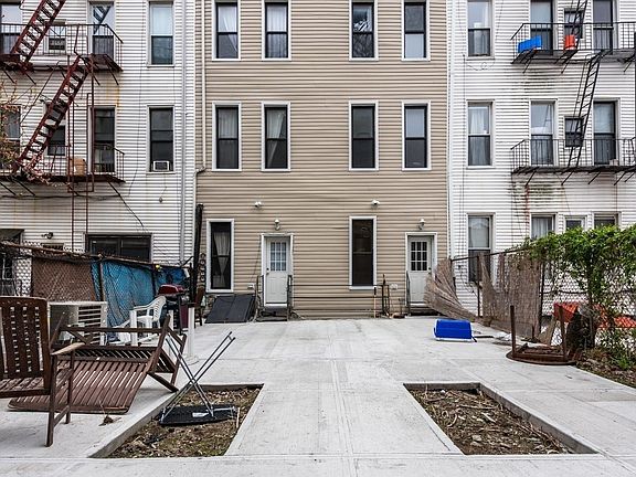 3rd image of 179 Maujer St #1C