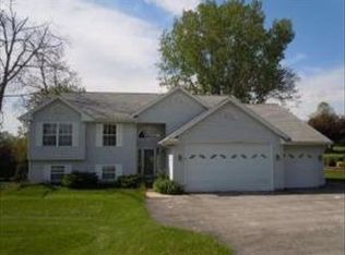 106 Chanticleer Ln SE, Poplar Grove, IL 61065