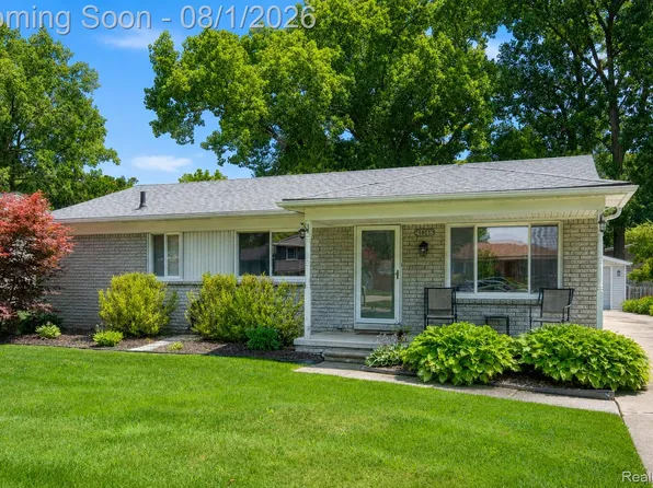41148 Harvard Dr, Sterling Heights, MI 48313
