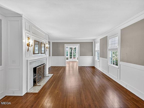 3rd image of 1121 Oakcliff Rd