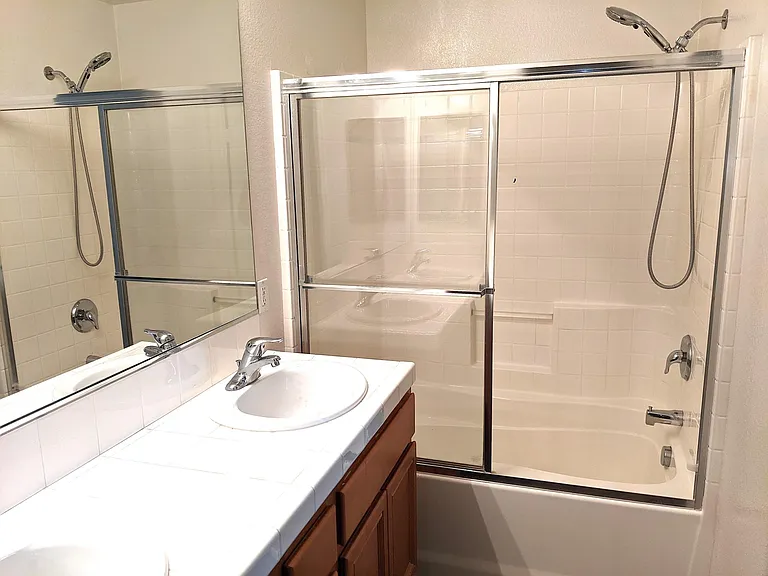 1152 Goddard St — Photo 11