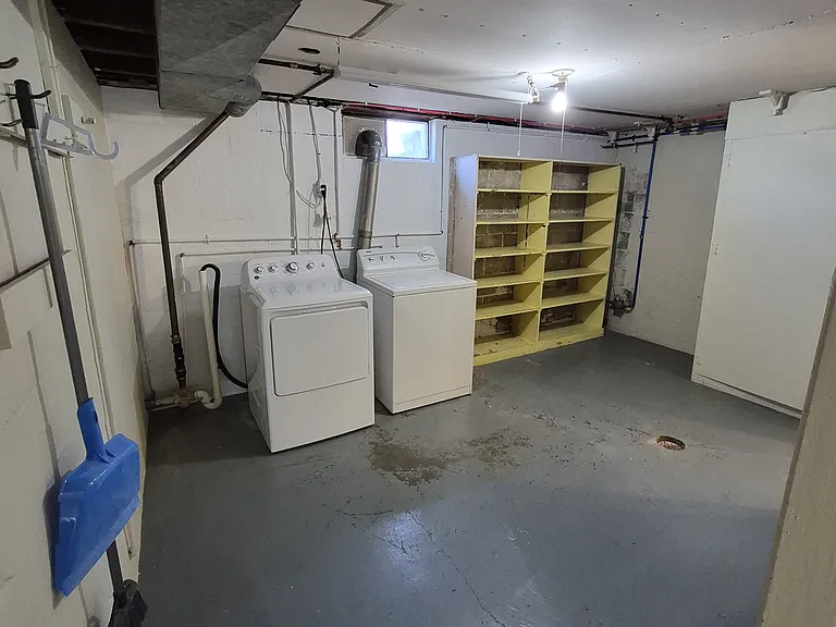 324 Church Ave SE — Photo 29