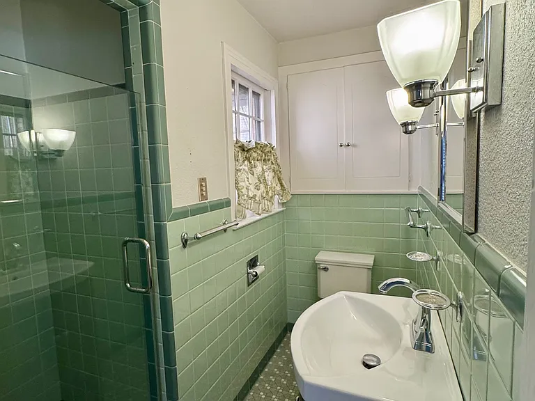 2704 E 16th St #2704 — Photo 9
