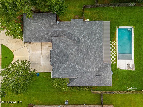3rd image of 104 Belle Terre Ct