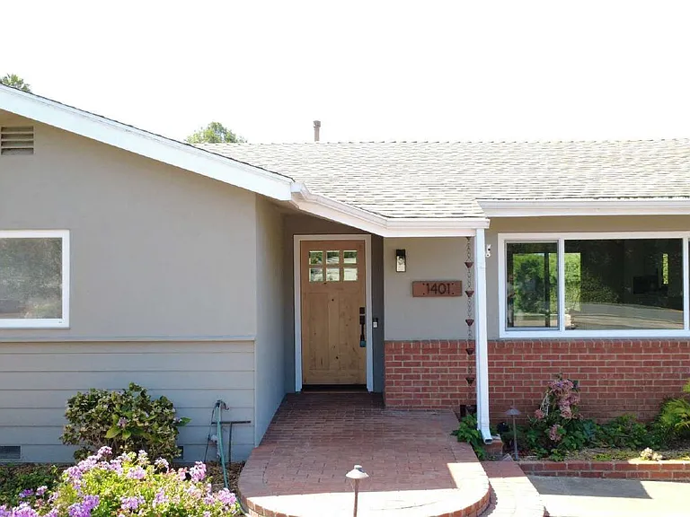 1401 Forest Ave — Photo 2