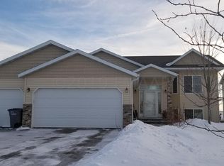 1427 46th Ave S, Moorhead, MN 56560