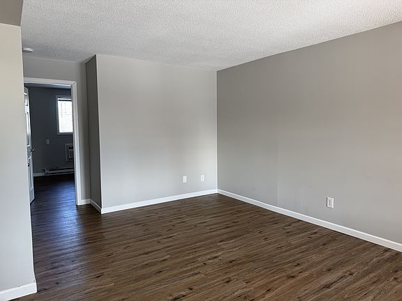 5th image of 840 10th Ave W