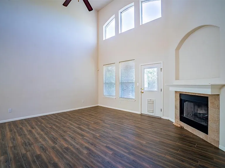 12709 Lee Park Ln — Photo 3
