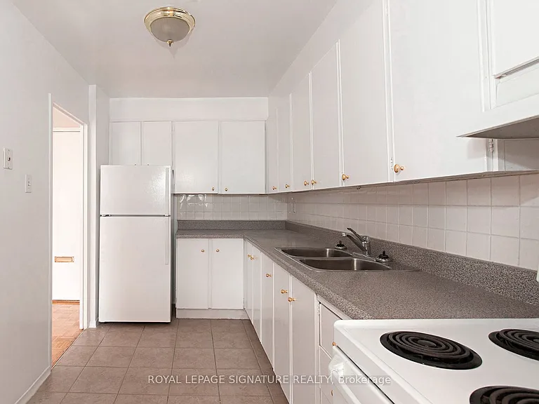525 Eglinton Ave E #203 — Photo 2